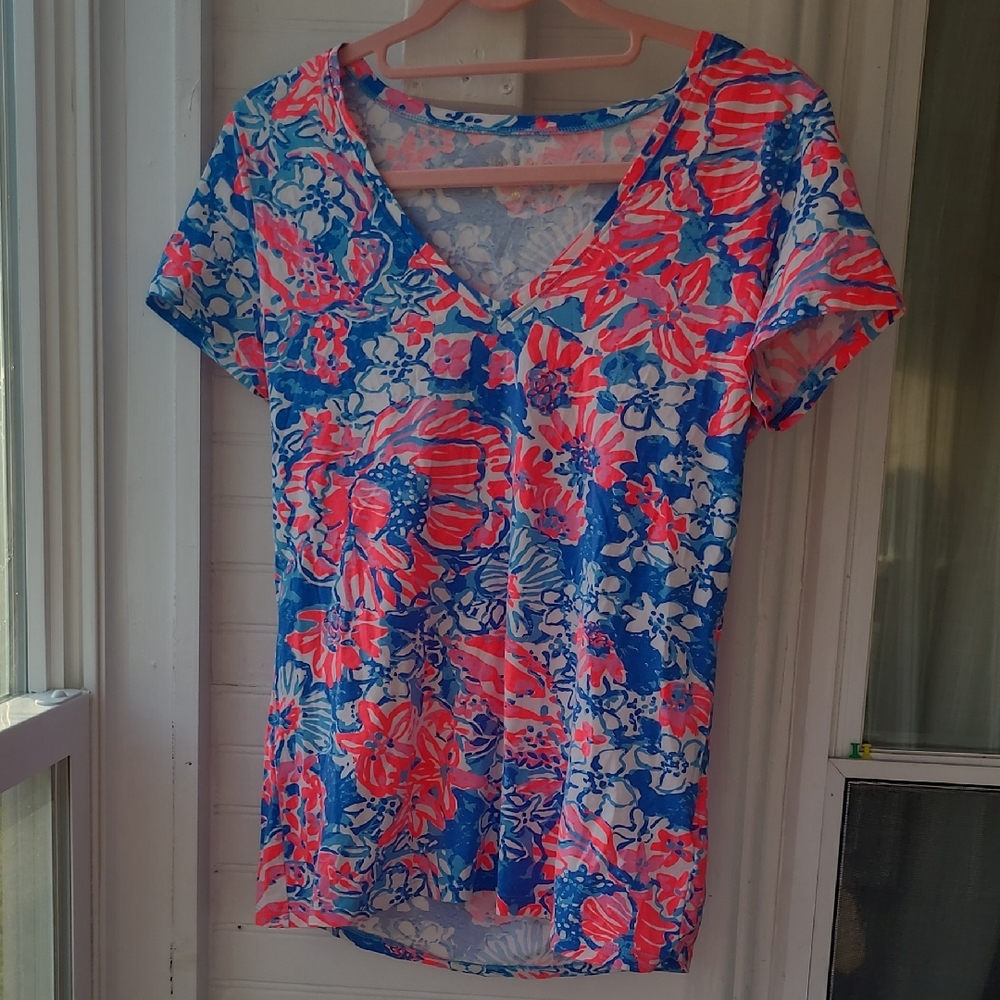 Lilly Pulitzer Coral and Blue Floral V-Neck Short Sleeve Tee